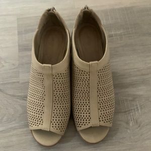 Easy Street chunky heel peep toe booty